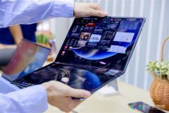 为Word、Excel、PPT及Outlook等办公套件付与AI的能力